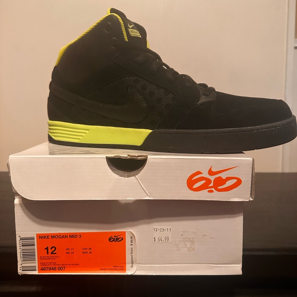 New Never Used 
Size 12 
Black/Black-Volt

NIKE MOGAN MID 3